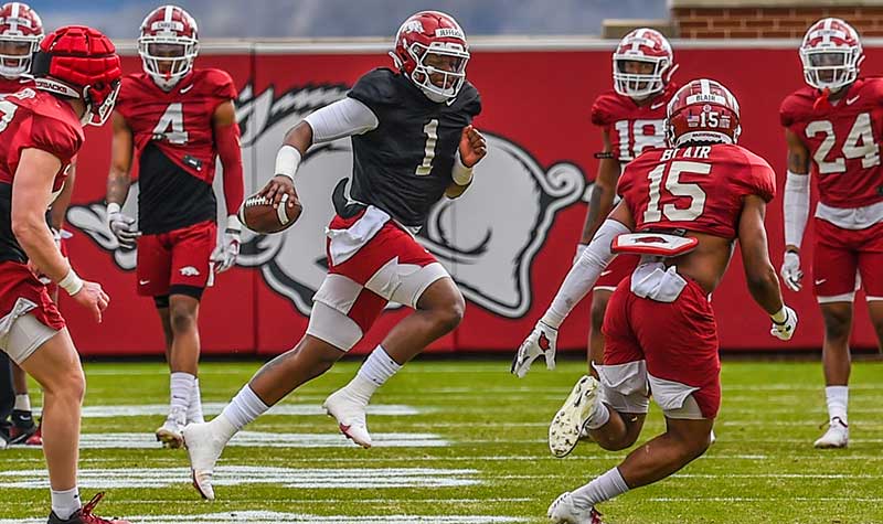 HOGS: QBs struggle; Scrimmage notes