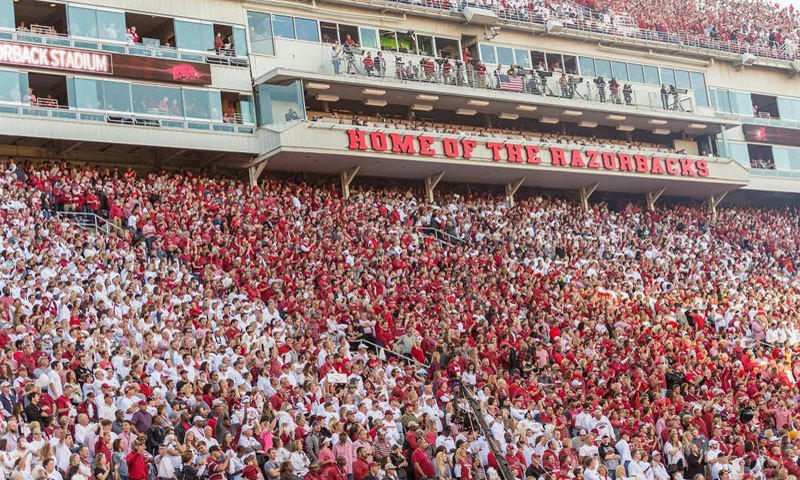 Hogs: QBs battle in today's scrimmage; notes